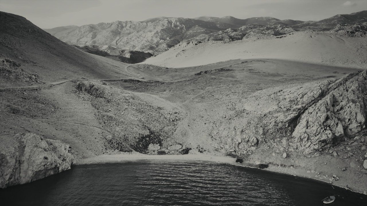 The barren coastal landscape of Slana
